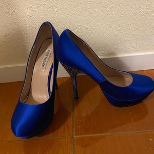 Steven Madden blue pumps